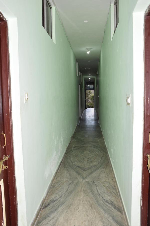 Hotel Deep Valley Mount Abu Buitenkant foto