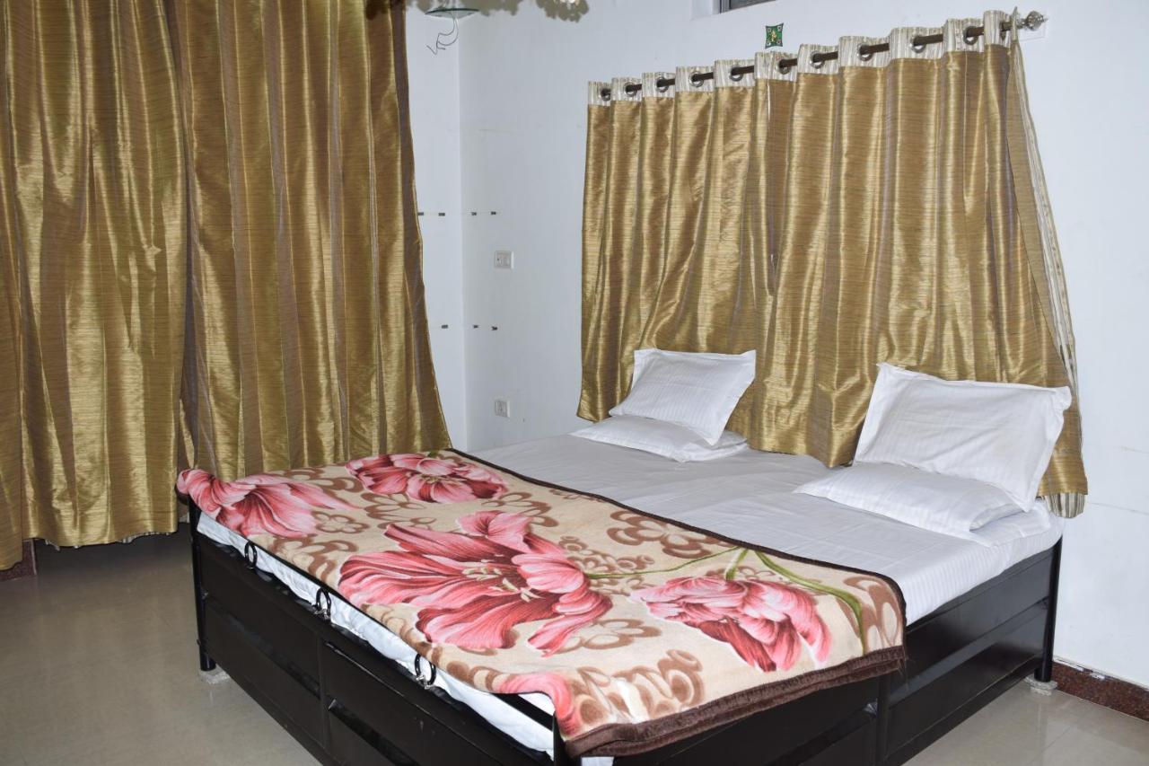 Hotel Deep Valley Mount Abu Buitenkant foto