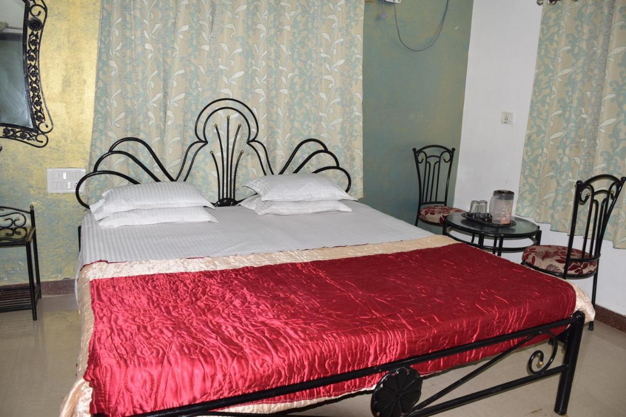 Hotel Deep Valley Mount Abu Buitenkant foto