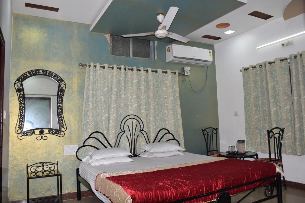 Hotel Deep Valley Mount Abu Buitenkant foto