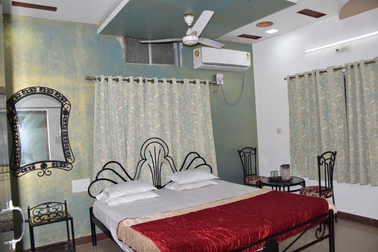 Hotel Deep Valley Mount Abu Buitenkant foto