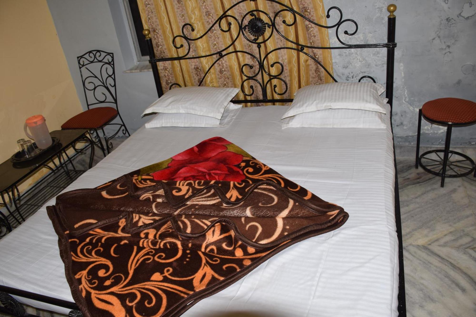 Hotel Deep Valley Mount Abu Buitenkant foto