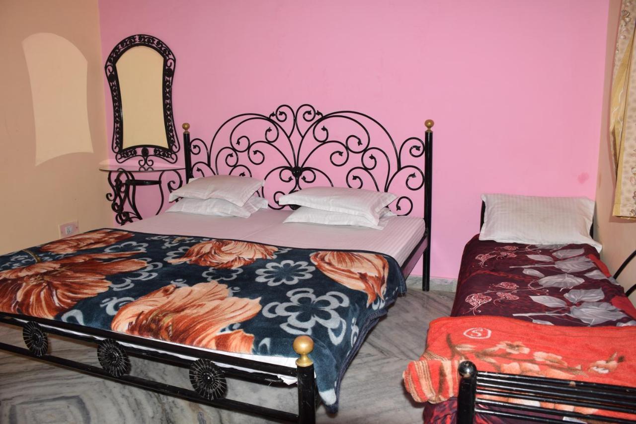 Hotel Deep Valley Mount Abu Buitenkant foto