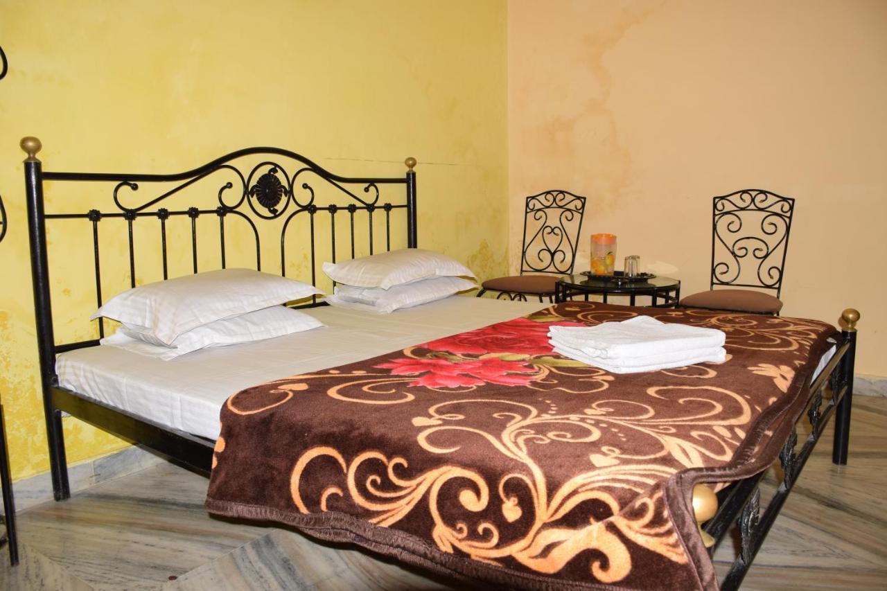 Hotel Deep Valley Mount Abu Buitenkant foto