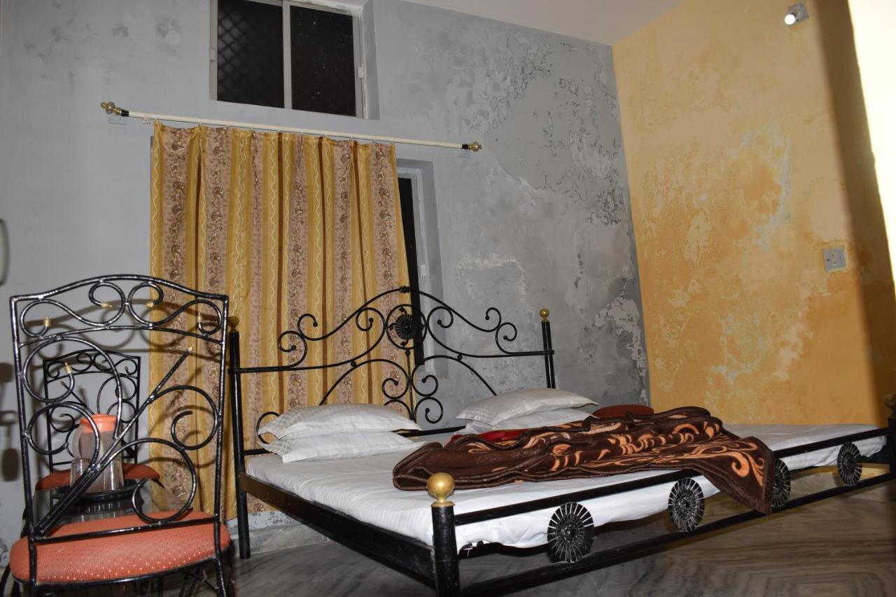 Hotel Deep Valley Mount Abu Buitenkant foto