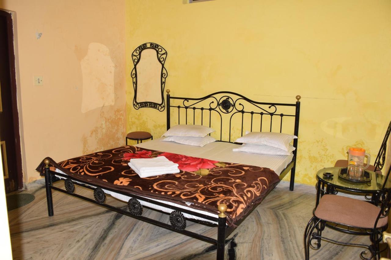 Hotel Deep Valley Mount Abu Buitenkant foto