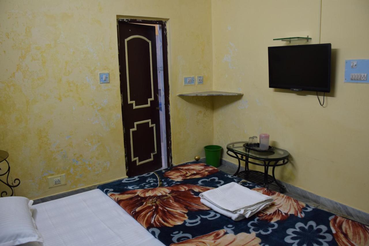 Hotel Deep Valley Mount Abu Buitenkant foto