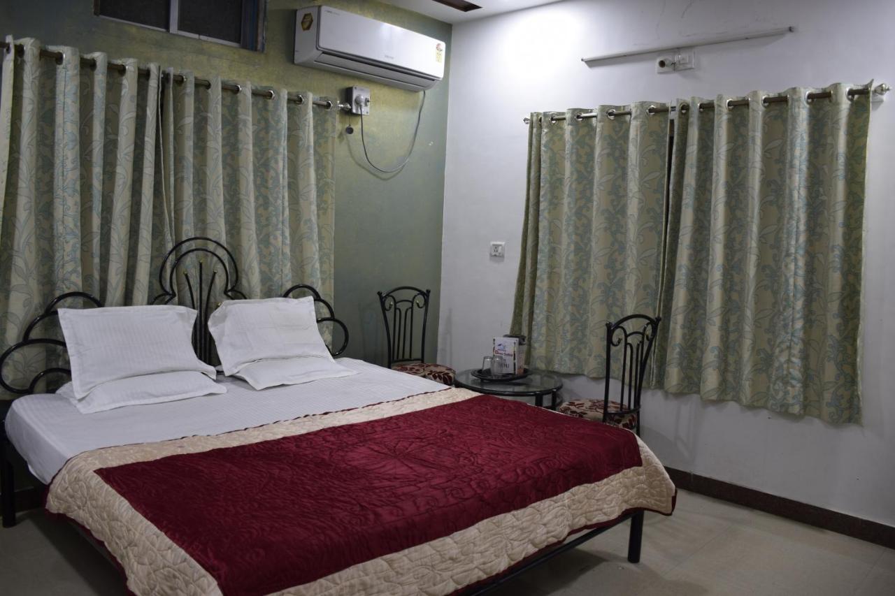 Hotel Deep Valley Mount Abu Buitenkant foto