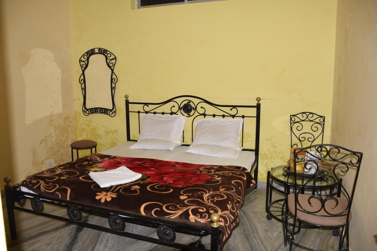 Hotel Deep Valley Mount Abu Buitenkant foto