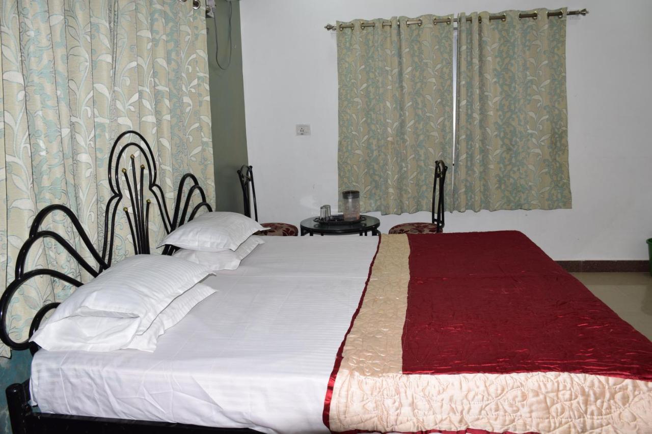 Hotel Deep Valley Mount Abu Buitenkant foto