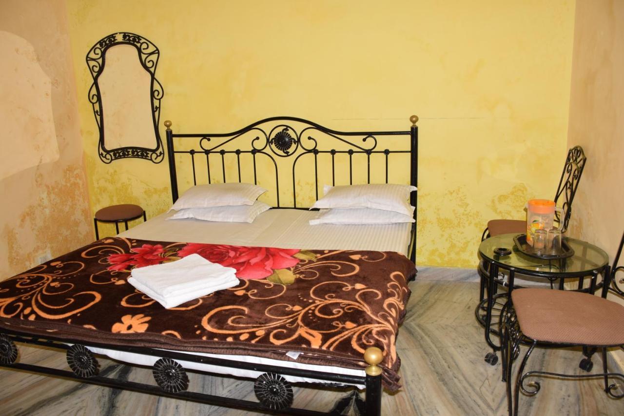 Hotel Deep Valley Mount Abu Buitenkant foto