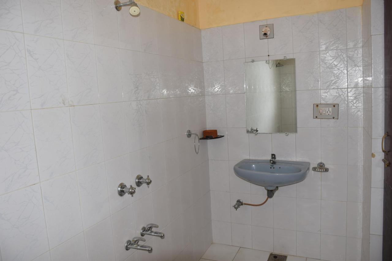 Hotel Deep Valley Mount Abu Buitenkant foto