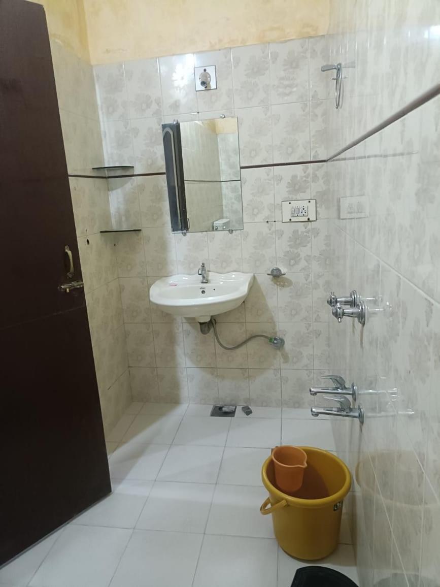 Hotel Deep Valley Mount Abu Buitenkant foto