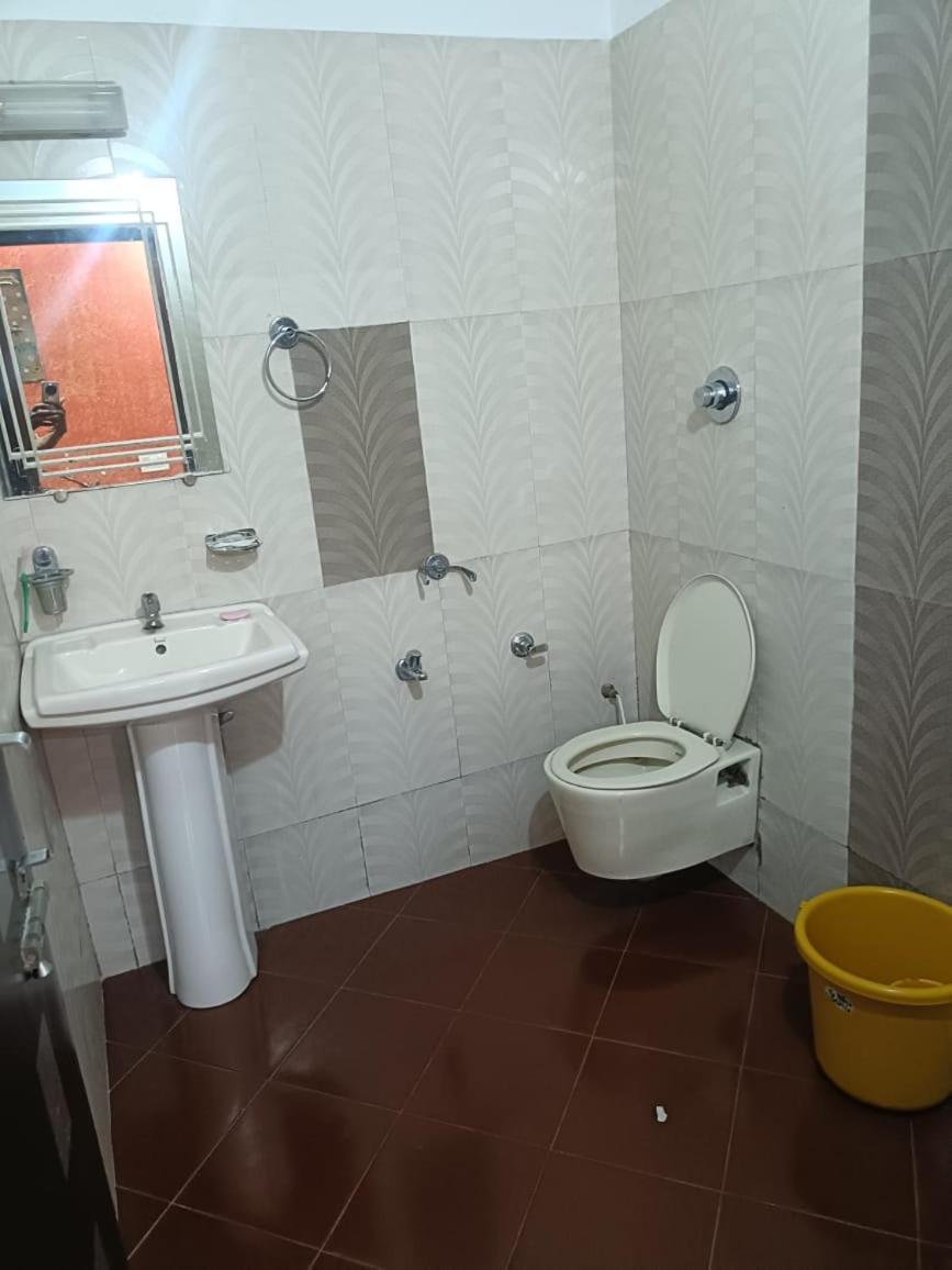 Hotel Deep Valley Mount Abu Buitenkant foto