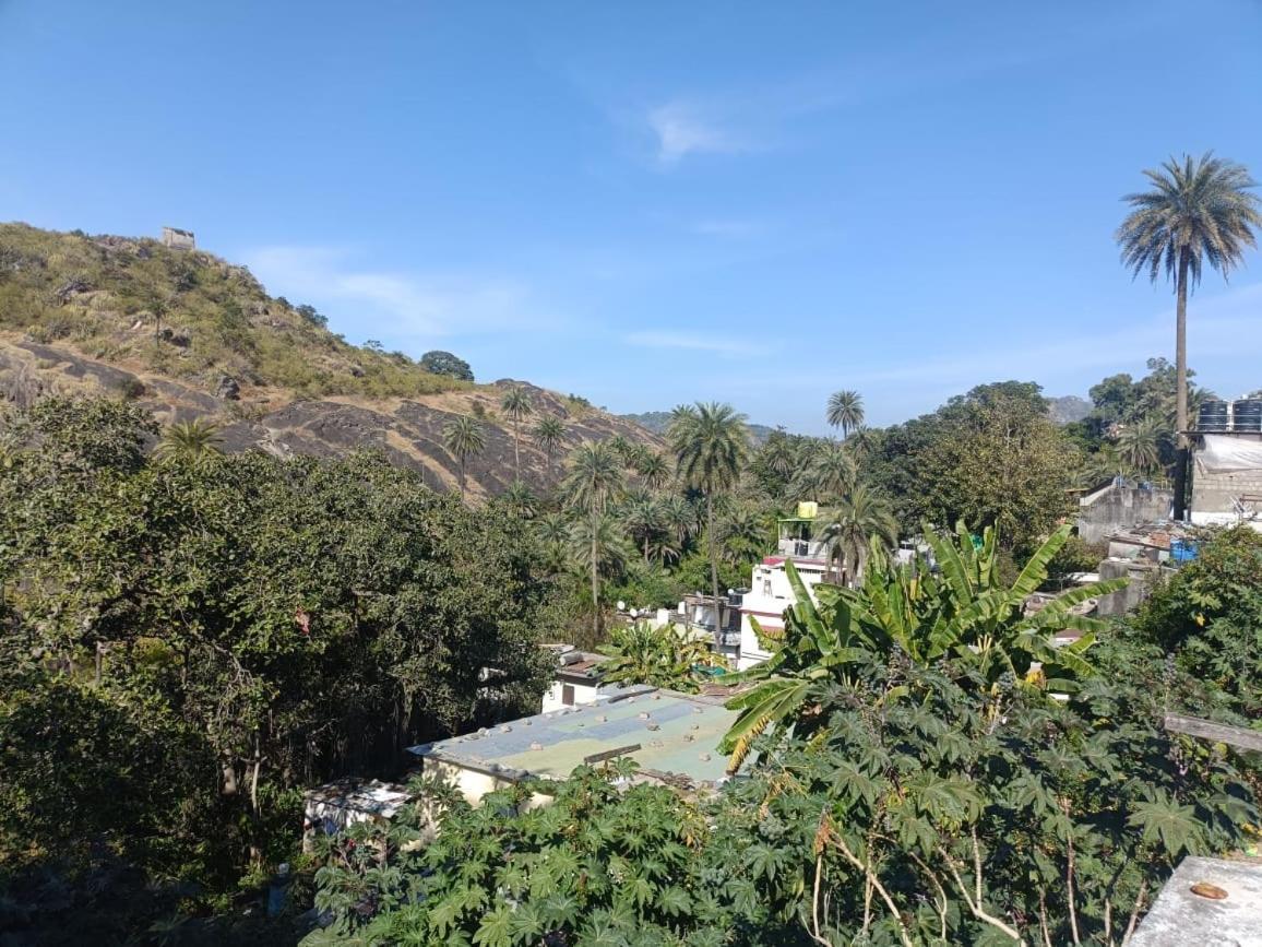 Hotel Deep Valley Mount Abu Buitenkant foto