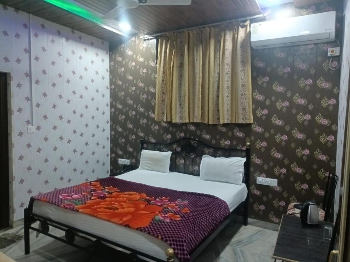 Hotel Deep Valley Mount Abu Buitenkant foto