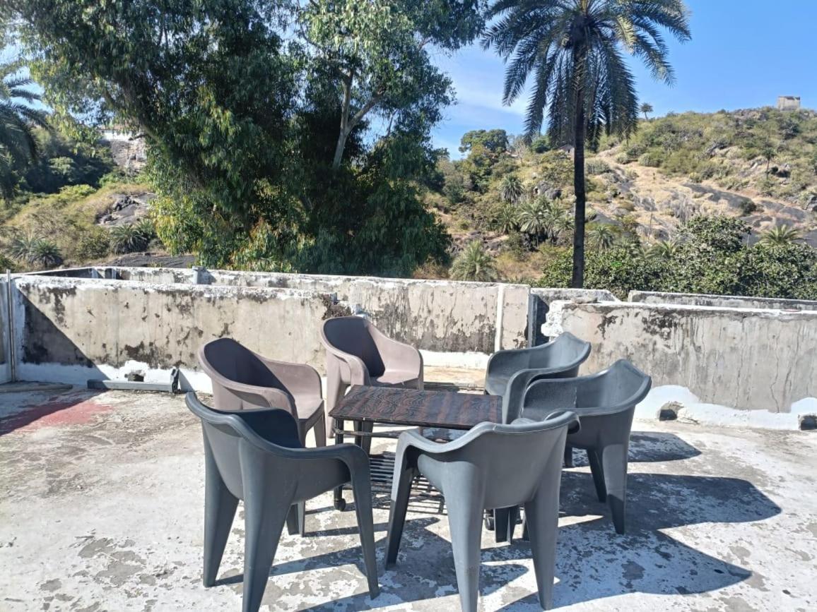 Hotel Deep Valley Mount Abu Buitenkant foto