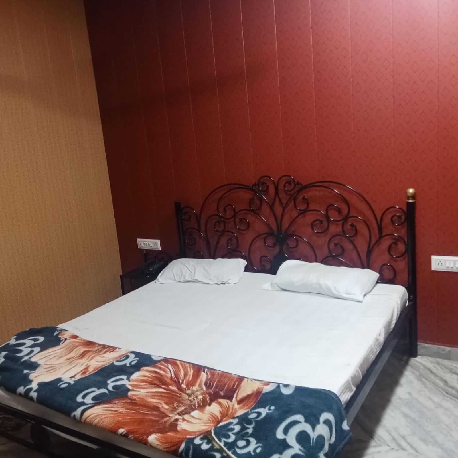 Hotel Deep Valley Mount Abu Buitenkant foto